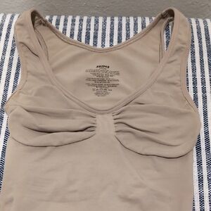 Never Worn.  SKIMS Seamless Sculpt Scoopneck Thong Bodysuit